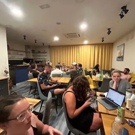 Hostal Ai *