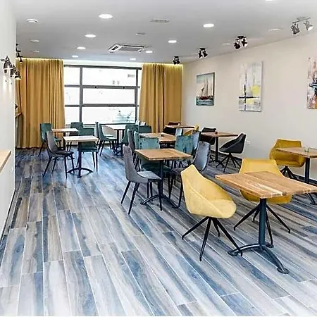 Hostel Ai *